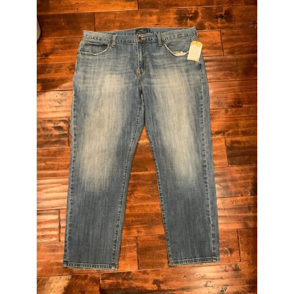 Lucky Brand Men's "221 Original Straight” Medium Wash Blue Jeans, Size 40